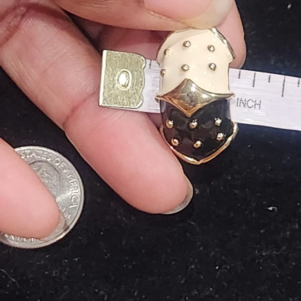 Edwin Pearl Vintage Clip On‎ Earrings Two Tone Black Cream Enamel Gold Tone 1in